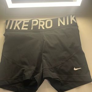 Xs nike pros athletic sports shorts